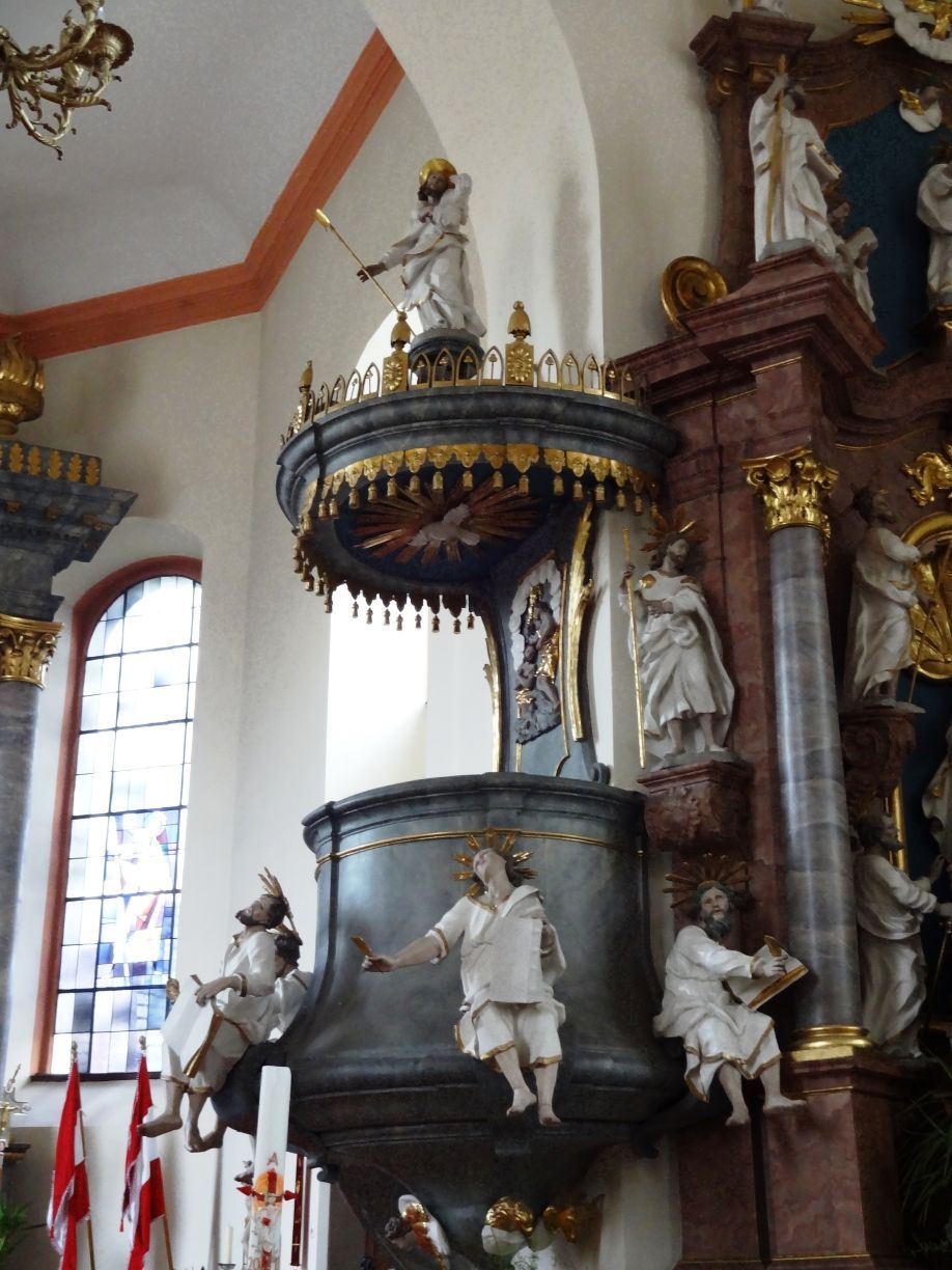 Klassizistische Kanzel