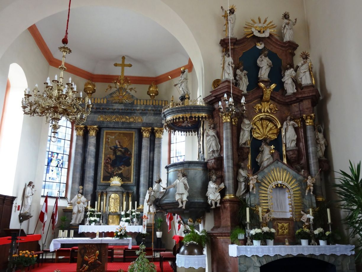 Hochaltar und Apostelaltar