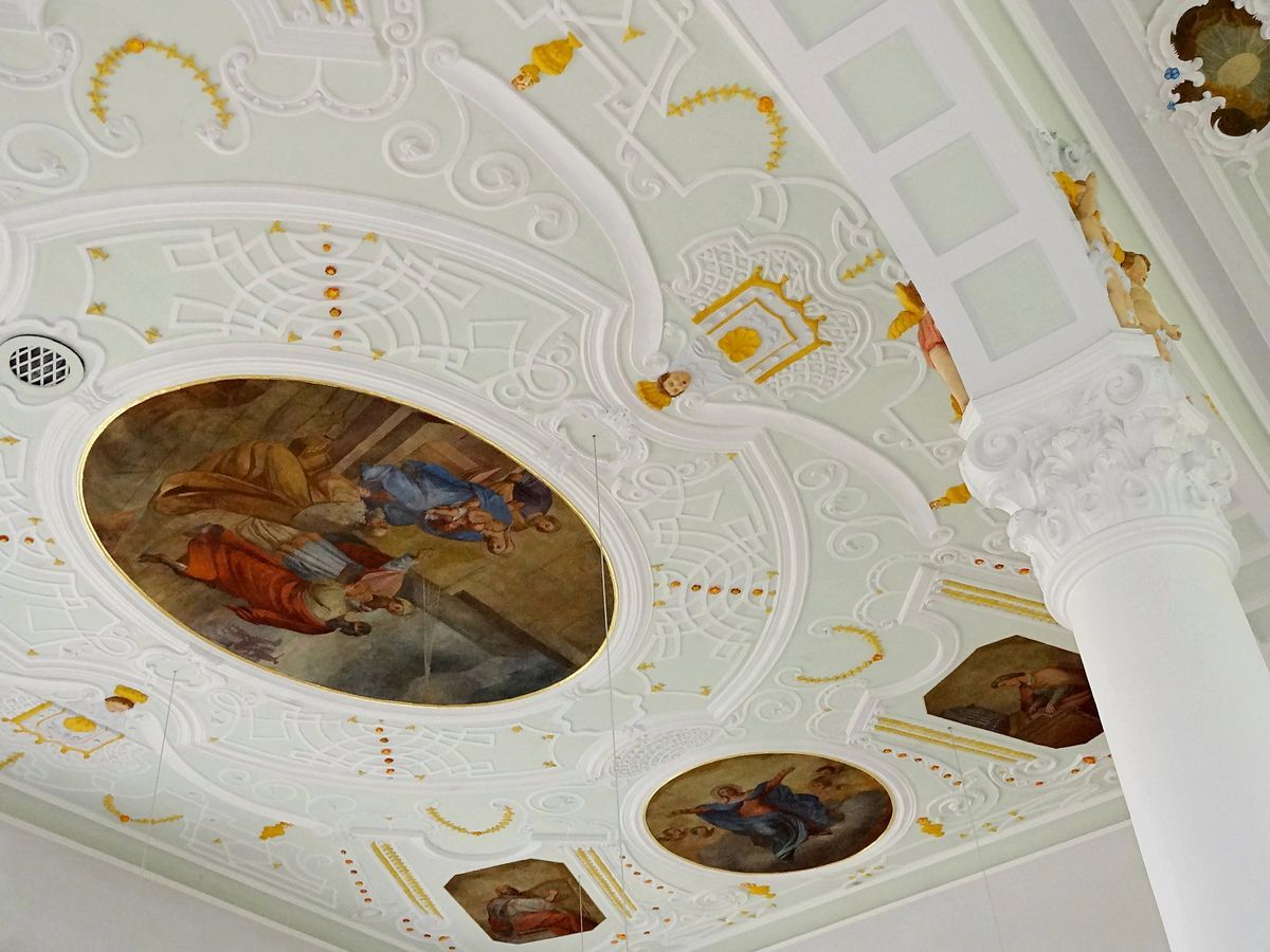 Barockes Kassettengewölbe in Pastelltönen