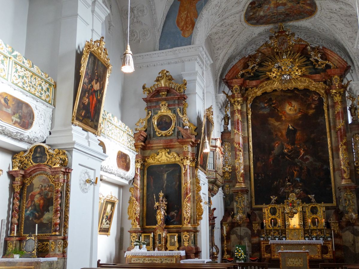 Insgesamt befinden sich sieben Barockaltäre in der Klosterkirche