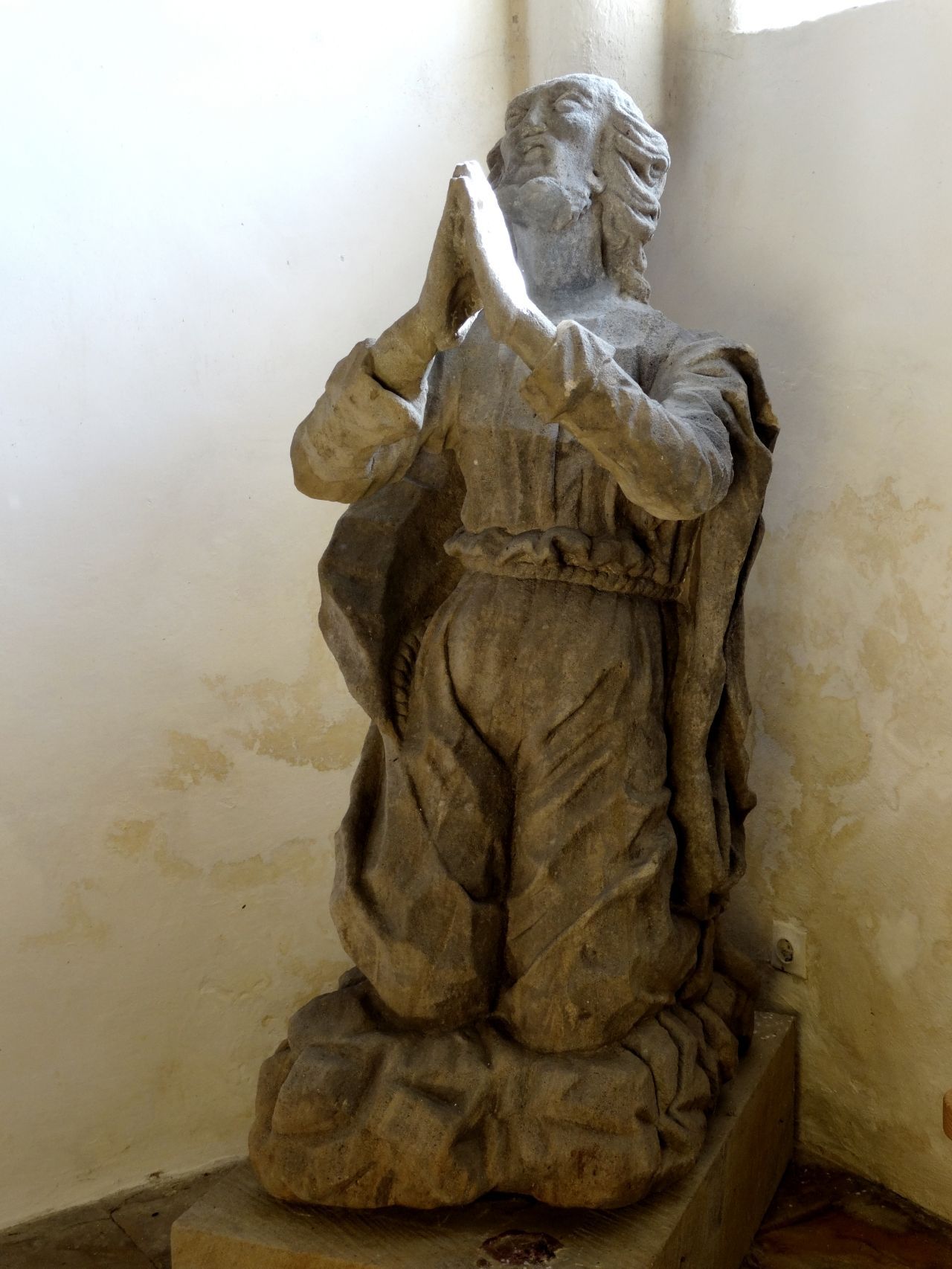 Steinfigur des Sel. Victor Überkum