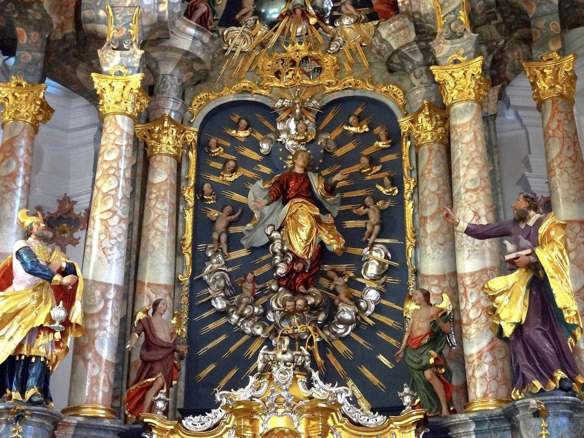 Himmelfahrtsmadonna im Strahlenkranz