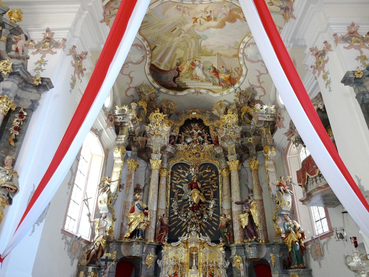 Altarraum mit Hochaltar