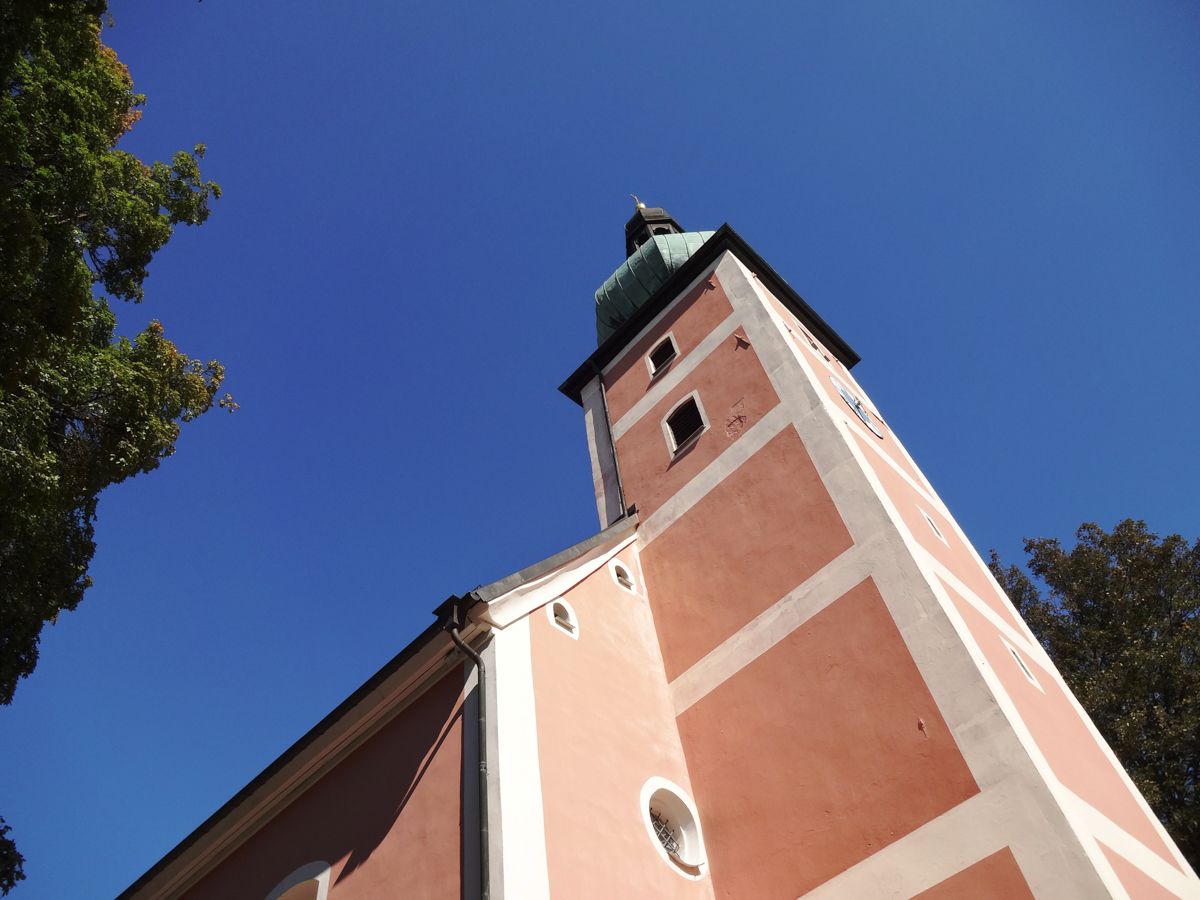 Blick zum 37 m hohen Turm