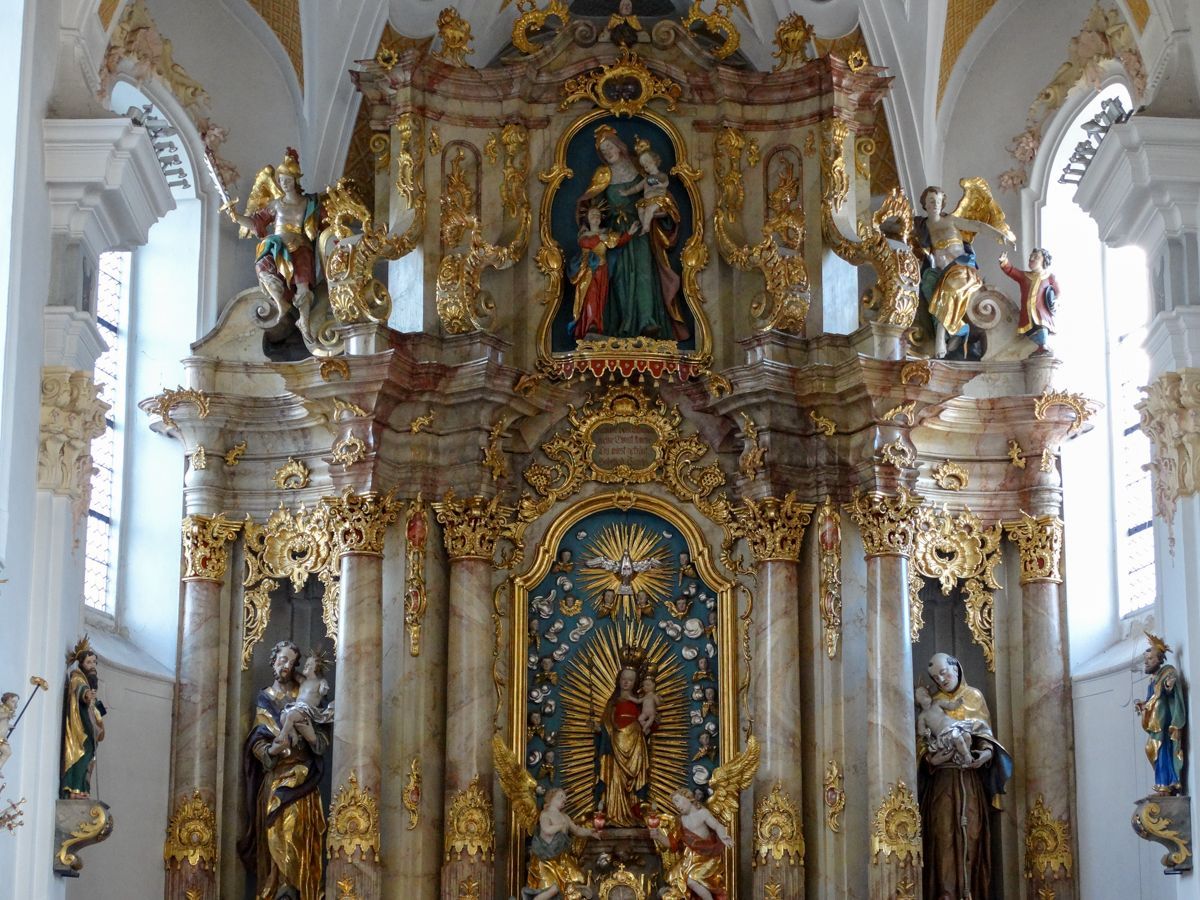 Hochaltar mit Gnadenbild und Seitenfiguren St. Josef und St. Antonius