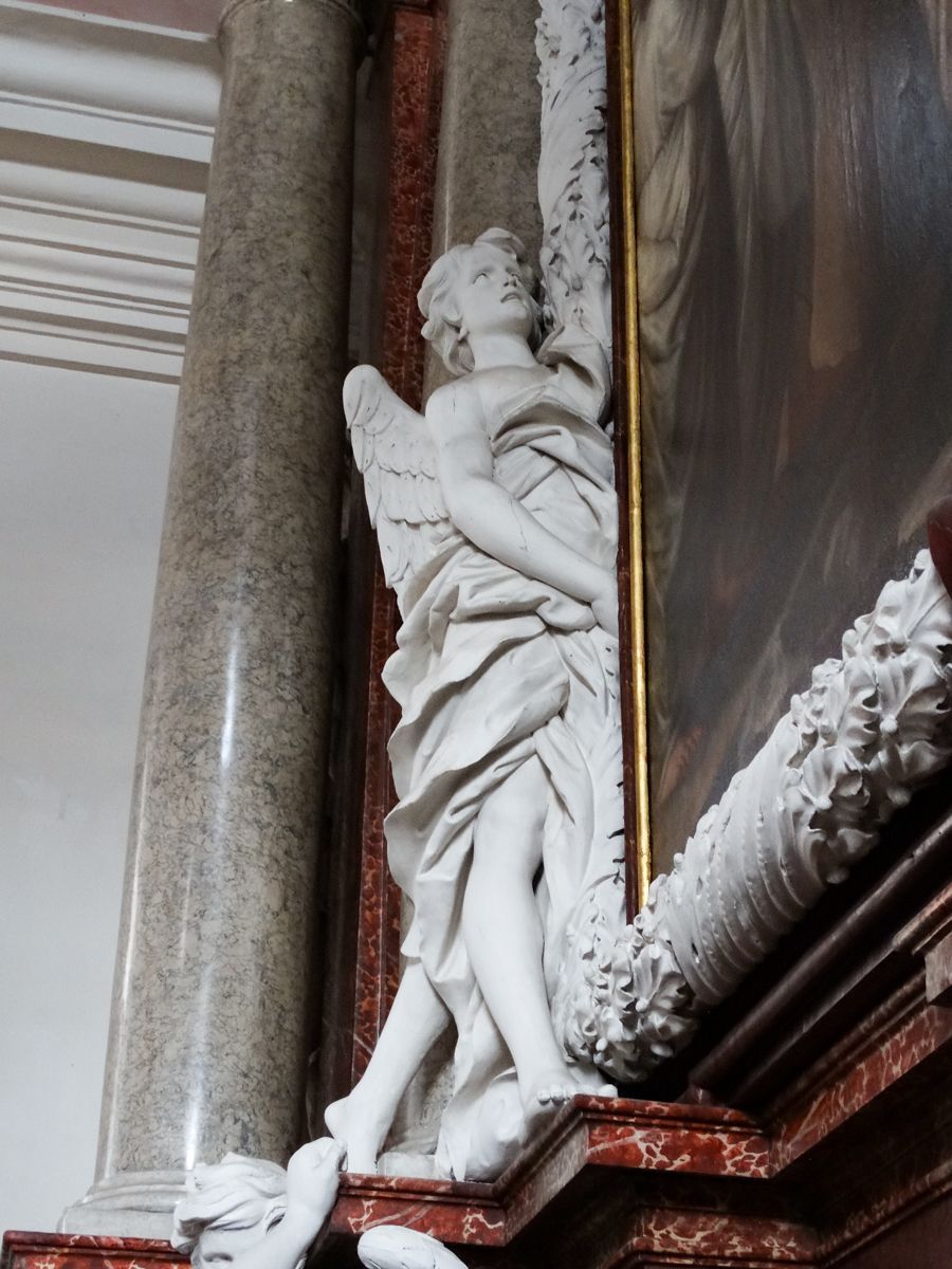 linker Hochaltarengel