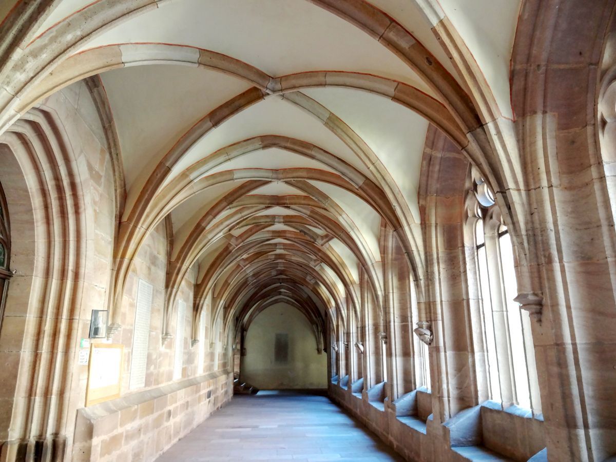 Gotischer Kreuzgang des ehem. Augustinerchorherrenstifts