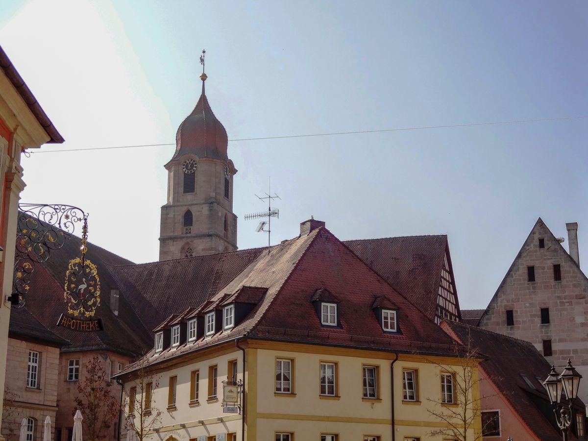 Blick auf den Turm der Trinitatiskirche