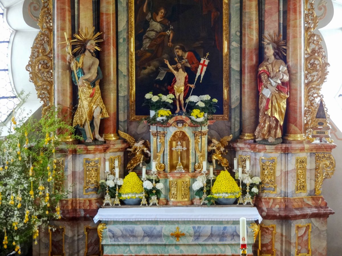 Hochaltar mit Johannes Figuren
