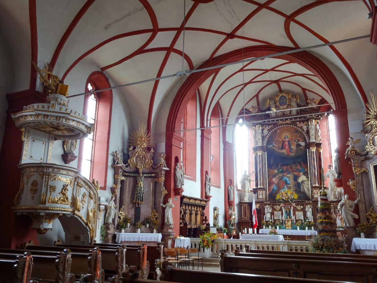 Blick zum Kreuzaltar