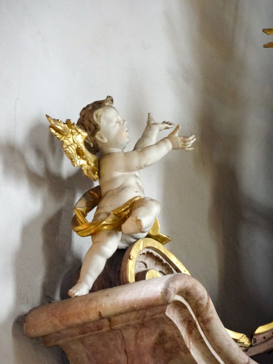 Verehrende Engelsfigur