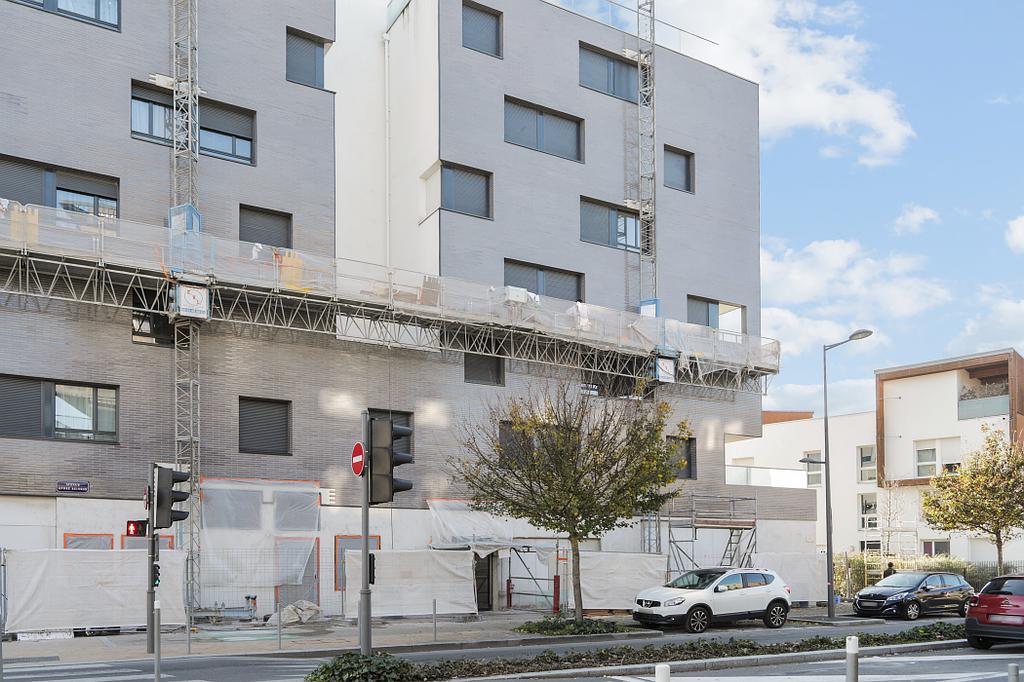 Plateforme élévatrice à crémaillère