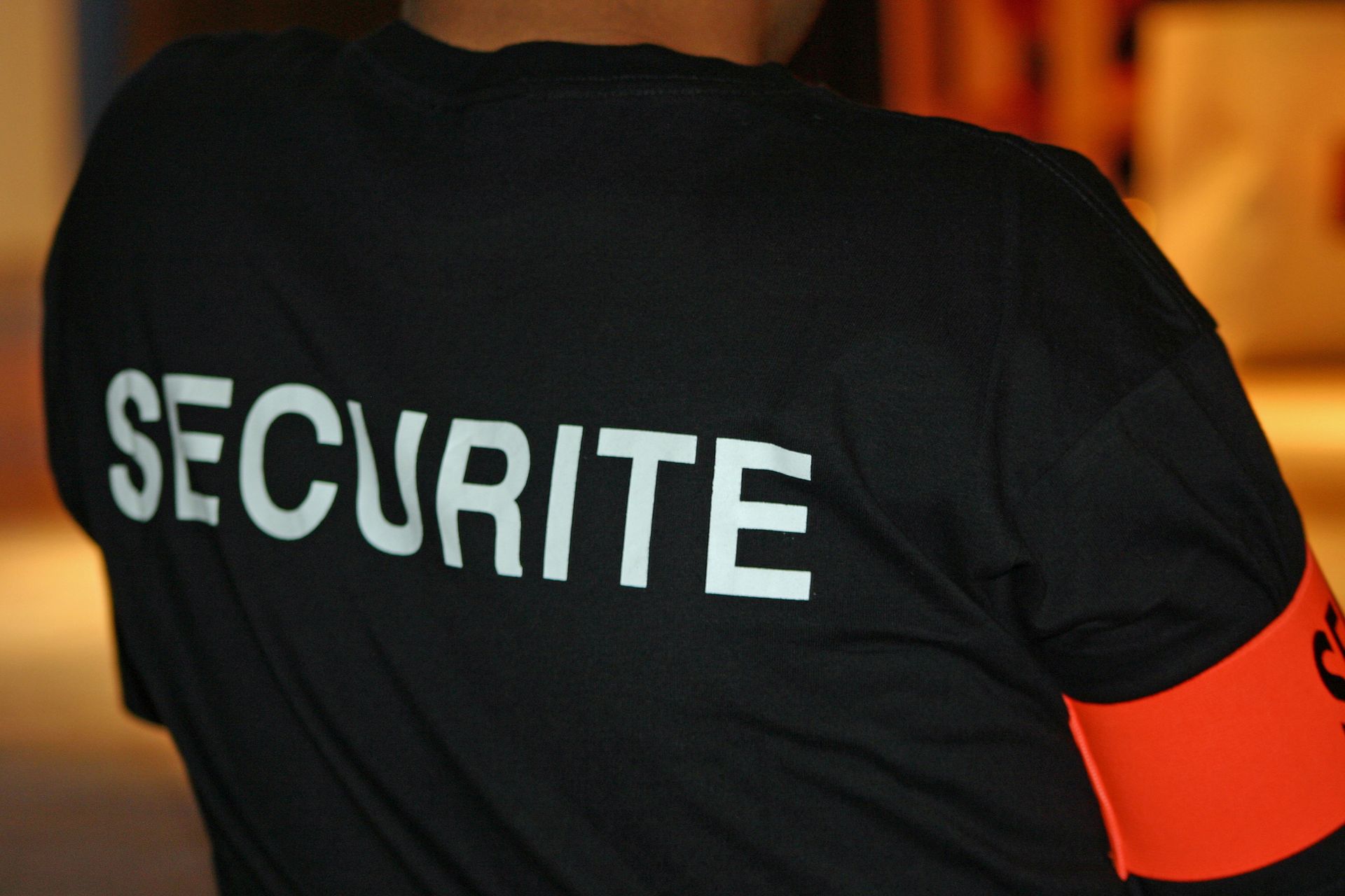 Agent de sécurité de dos