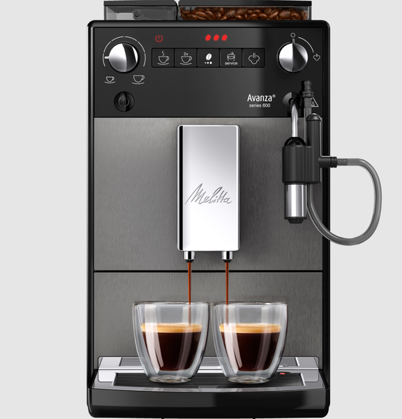 Eine Kaffeemaschine, aus der zwei Tassen Kaffee kommen