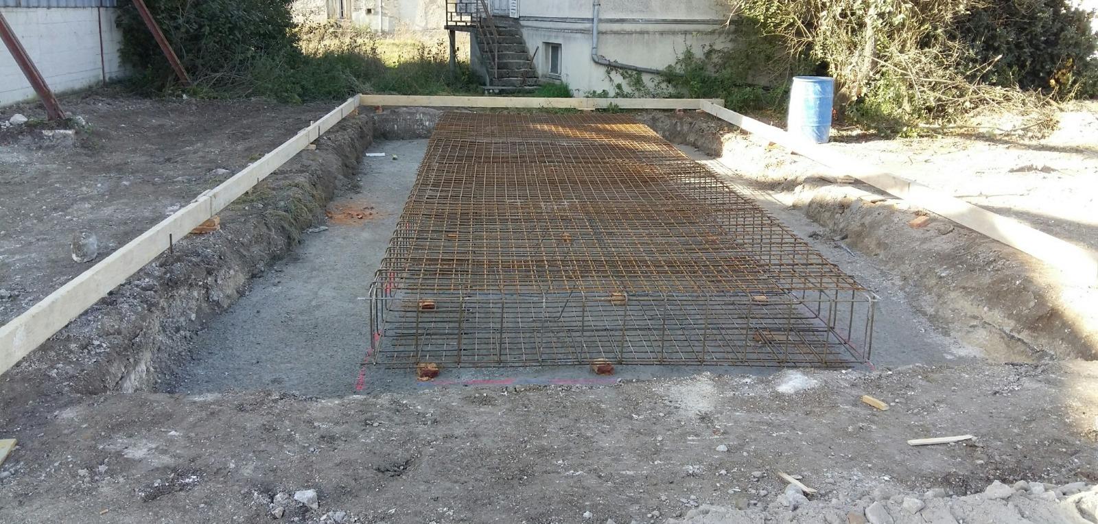 SOCLE BETON coffrage et feraillage