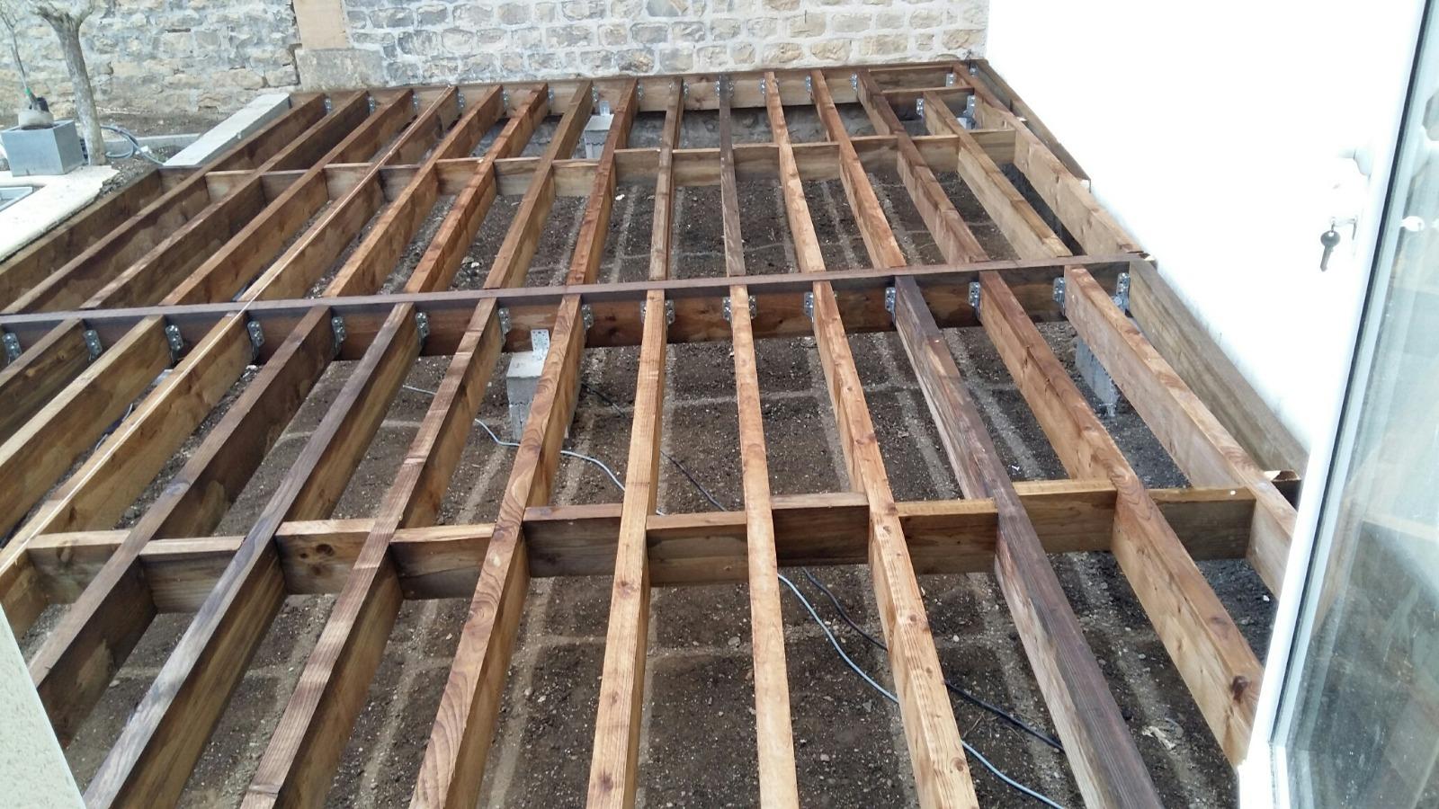 TERRASSE LAMES COMPOSITES structure bois sur plots béton 2