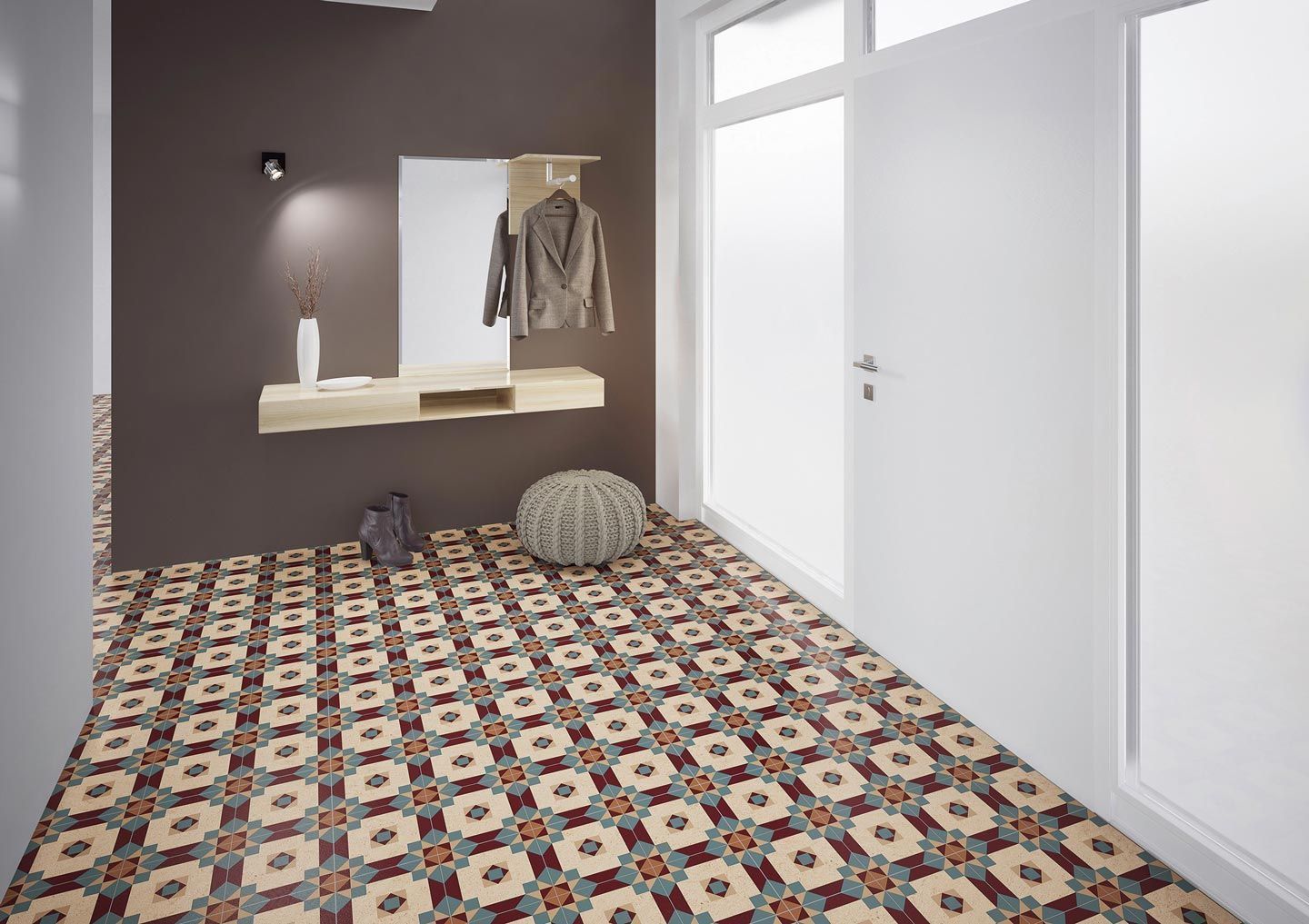 Ein Flur mit gemustertem Boden und einem Spiegel an der Wand.