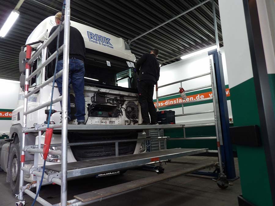 LKW  Reparatur und Montage bei der F&B Autoglas GmbH