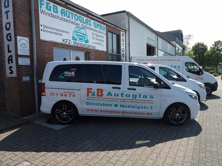 Auto und Team von der F&B Autoglas GmbH