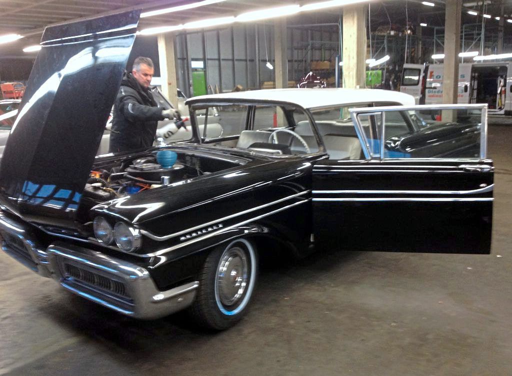 US-Fahrzeuge, Oldtimer & Youngtimer Reparatur bei der F&B Autoglas GmbH