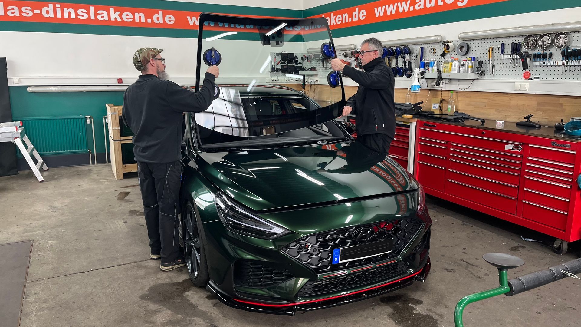 Autoglas wechseln bei der F&B Autoglas GmbH