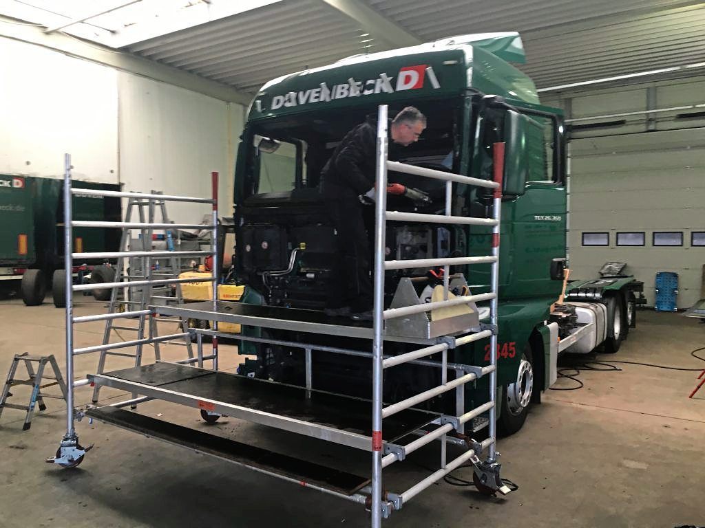 LKW Reparatur und Montage bei der F&B Autoglas GmbH