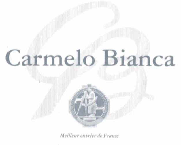 Logo Carmelo Bianca : nom en gris avec un « CB » stylisé et un médaillon orné d’une figure. Inscription « Meilleur ouvrier de France » en dessous.