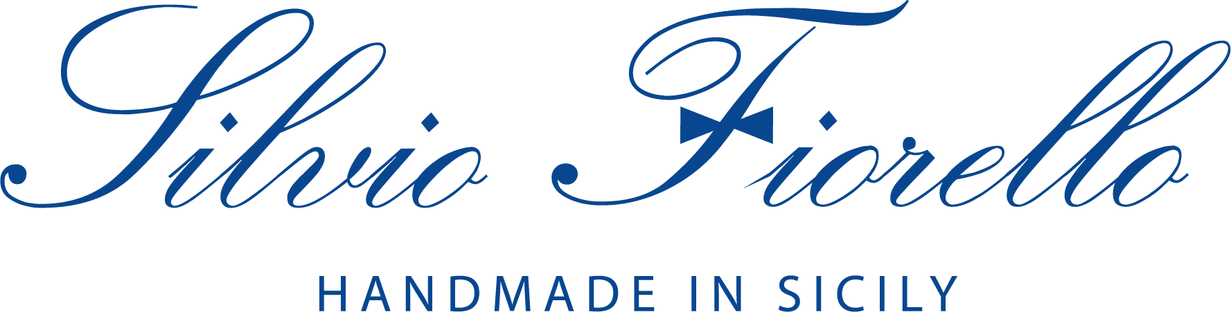 Logo Silvio Fiorello, texte bleu en écriture cursive avec la mention « fait main en Sicile » en dessous.