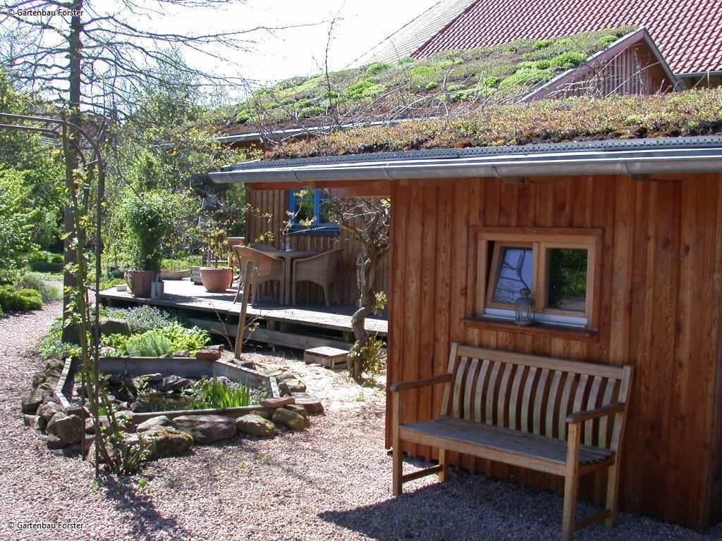 zwei bepflanzte Dächer