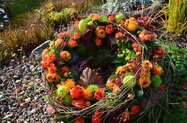 Blumenkranz in Herbstfarben