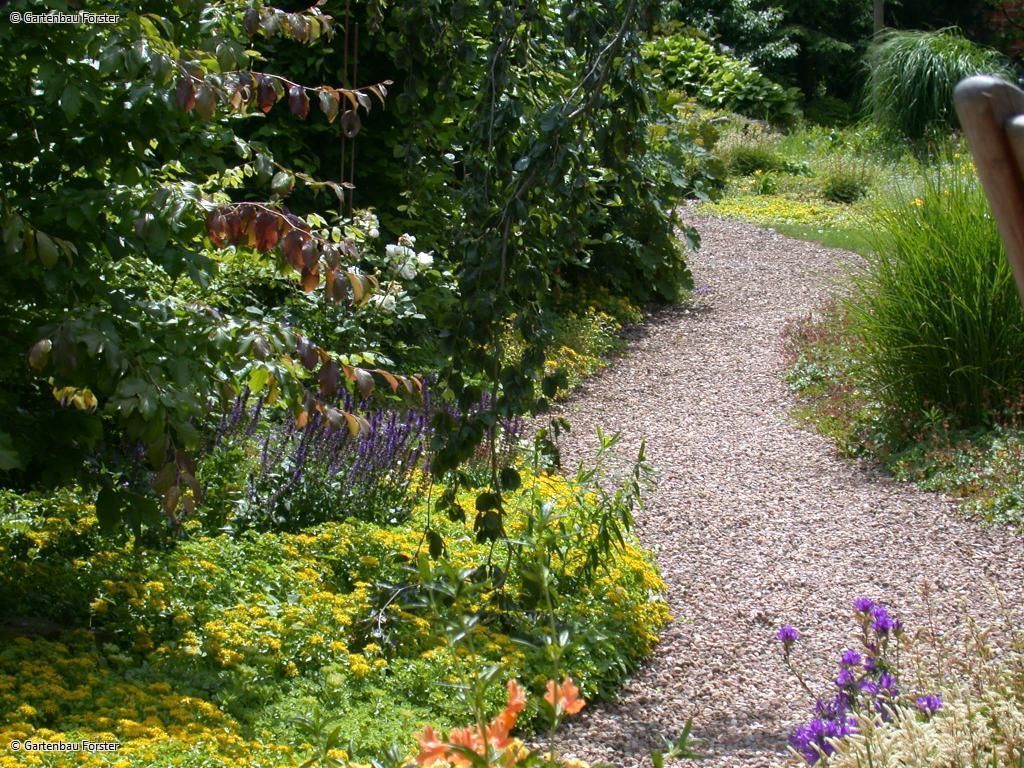 Weg durch einen Garten