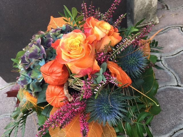 Blumenstrauß mit orangenen Blumen