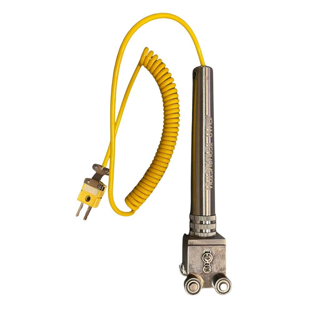 Sensor de temperatura con cable enrollado amarillo y enchufe.