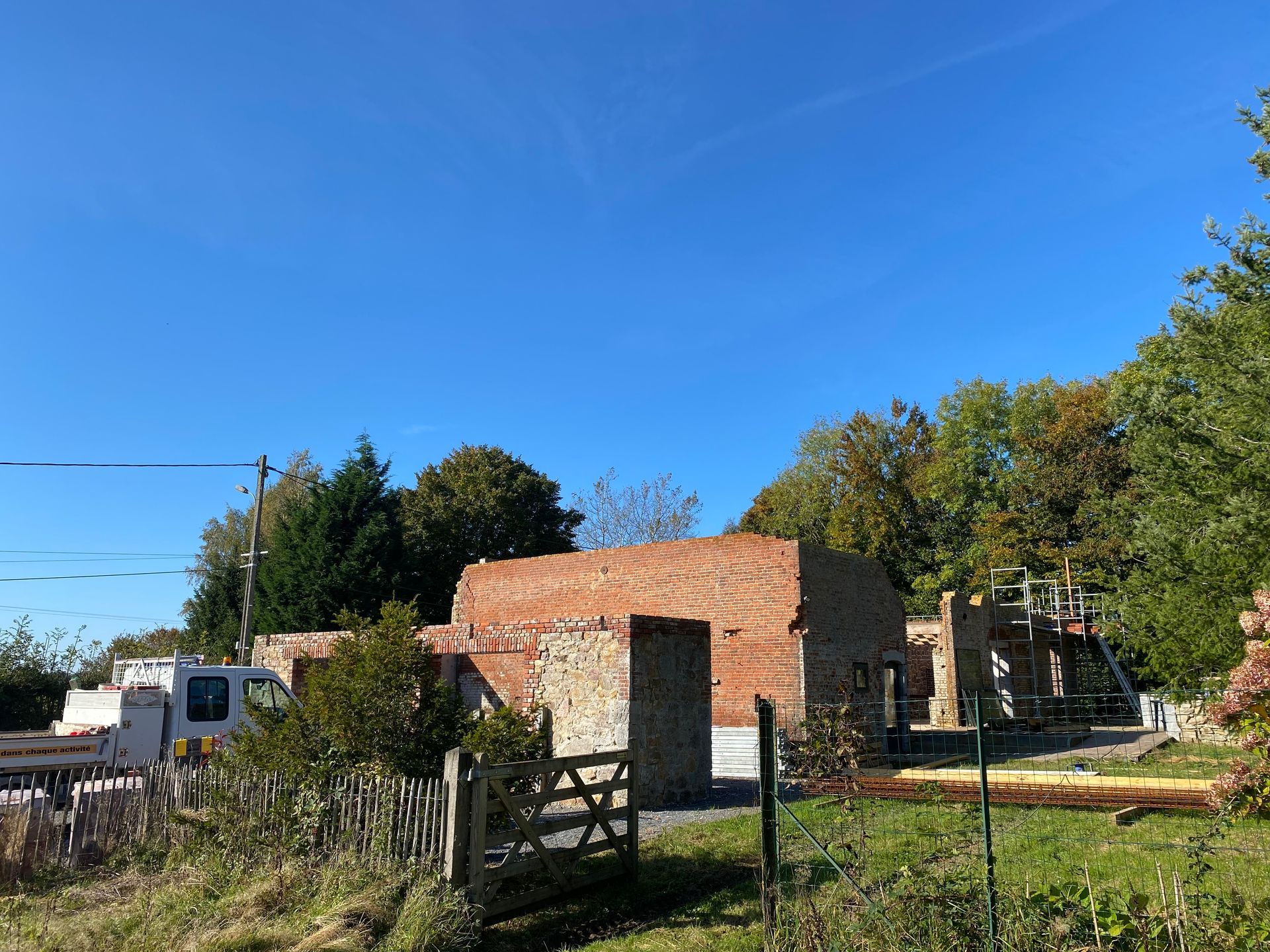 Maison en brique  en ruine