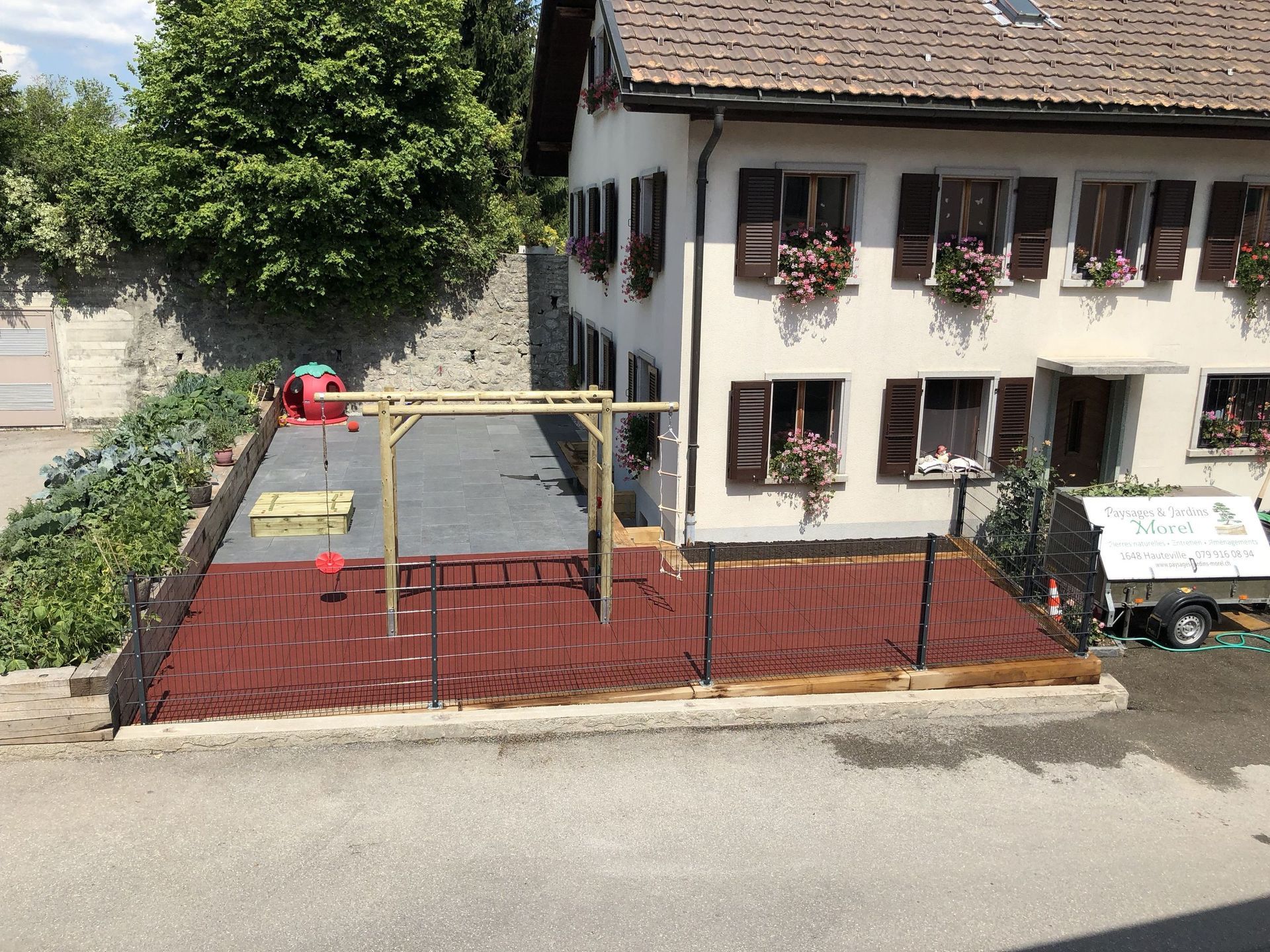 Dalles anti-chutes - clôture acier soudé anthracite - dalles granit Syanita noir