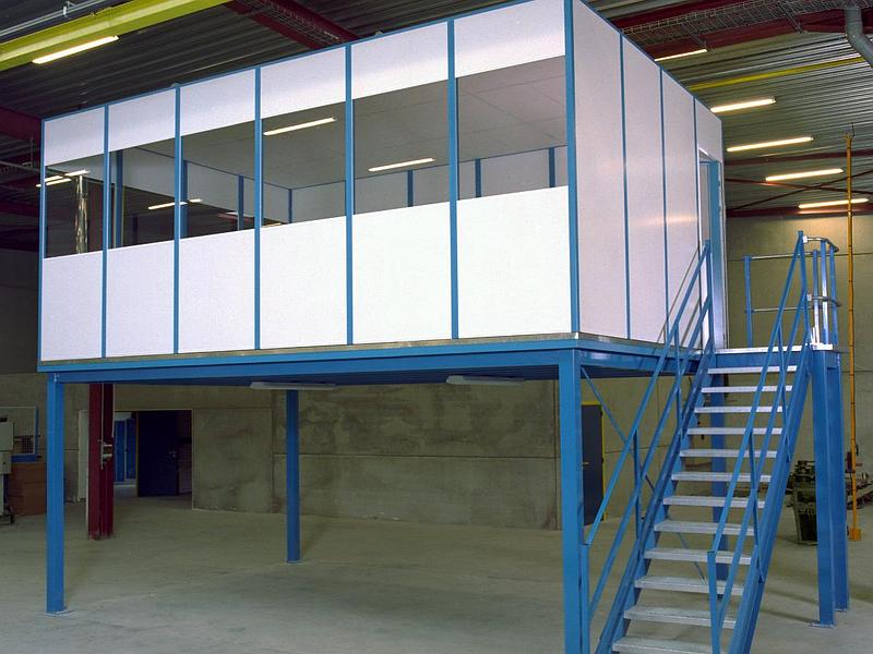 Plateforme avec cloison