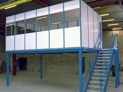 Plateforme avec cloison