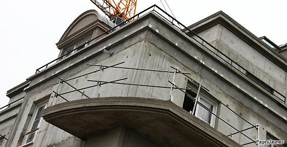 Bâtiment - Béton, fenêtres, balcon chantier