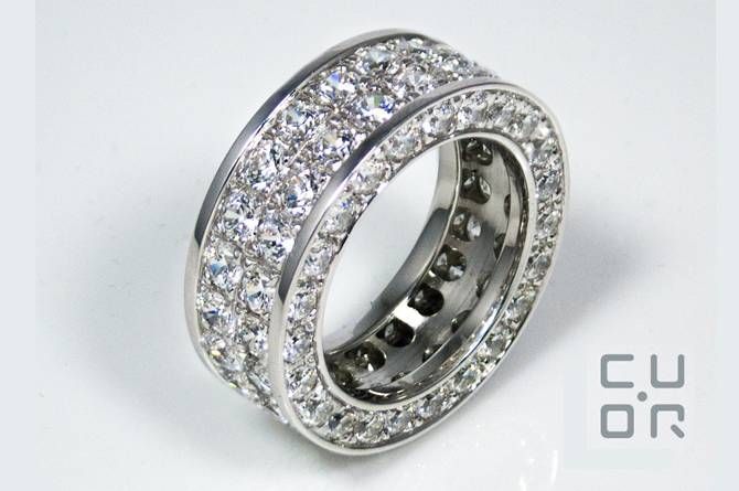 Goldschmiede Ruppolo Ring mit Edelsteinen besetzt