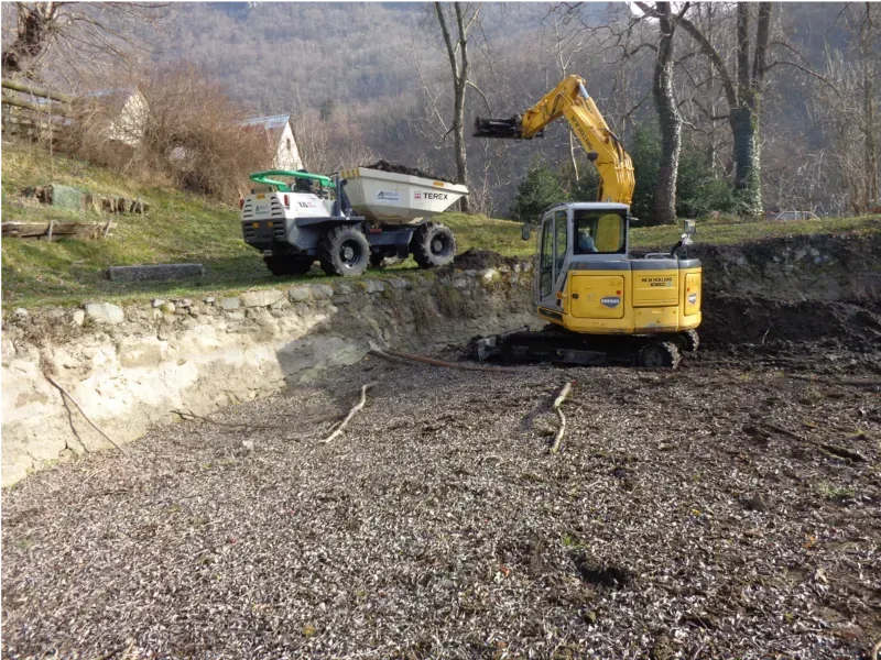 Remplissage d'un camion lors de travaux de terrassement