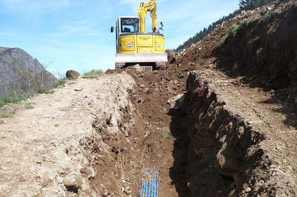 Tranchée creusée à la tractopelle