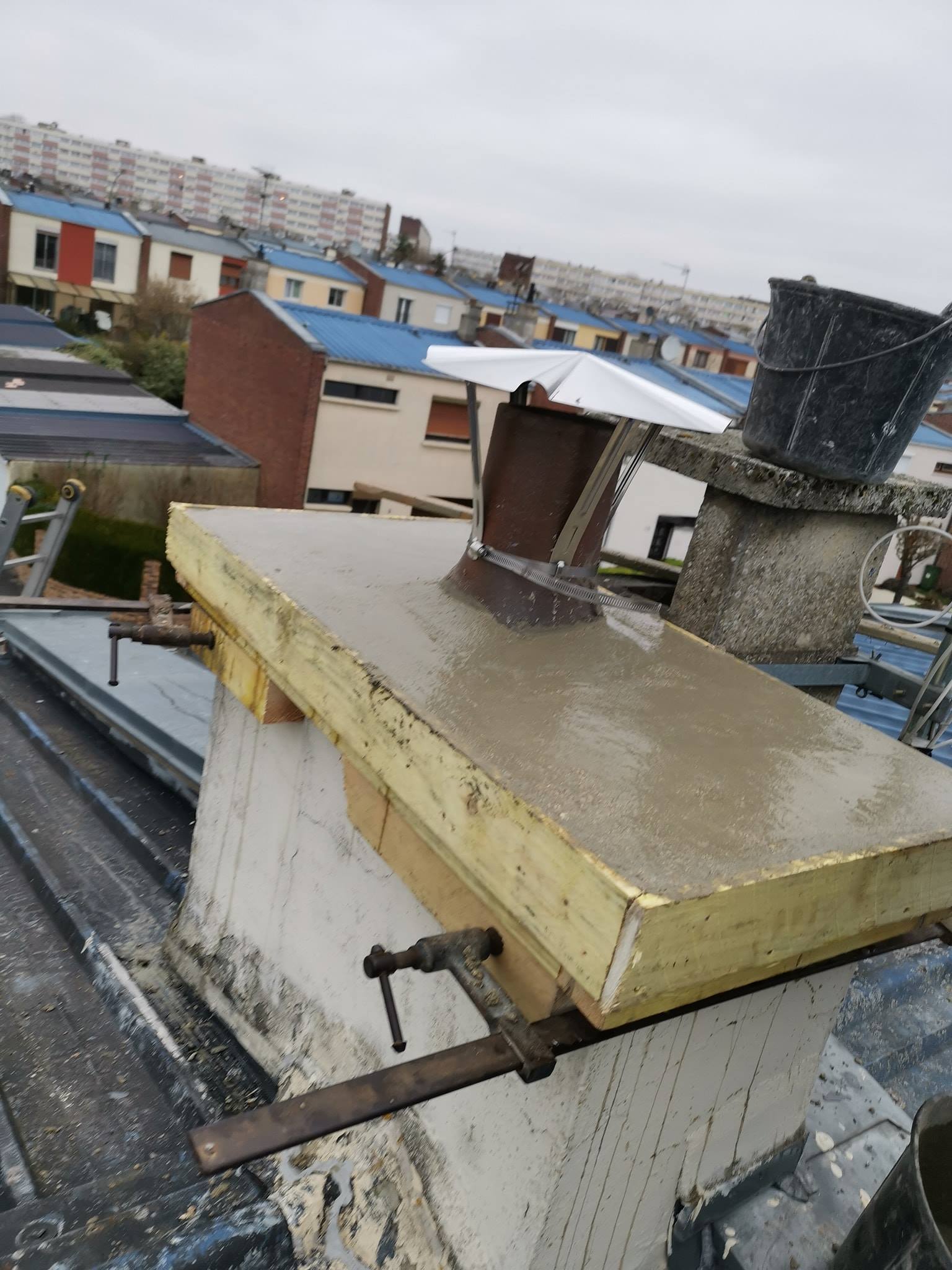 Pose d'un socle pour cheminée