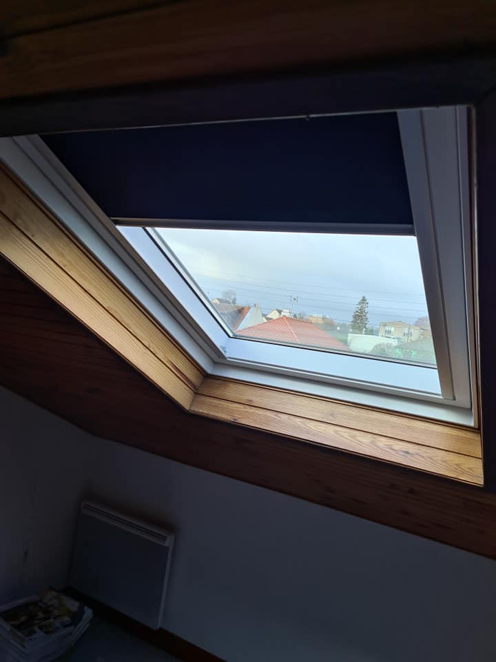 Velux de toit avec store