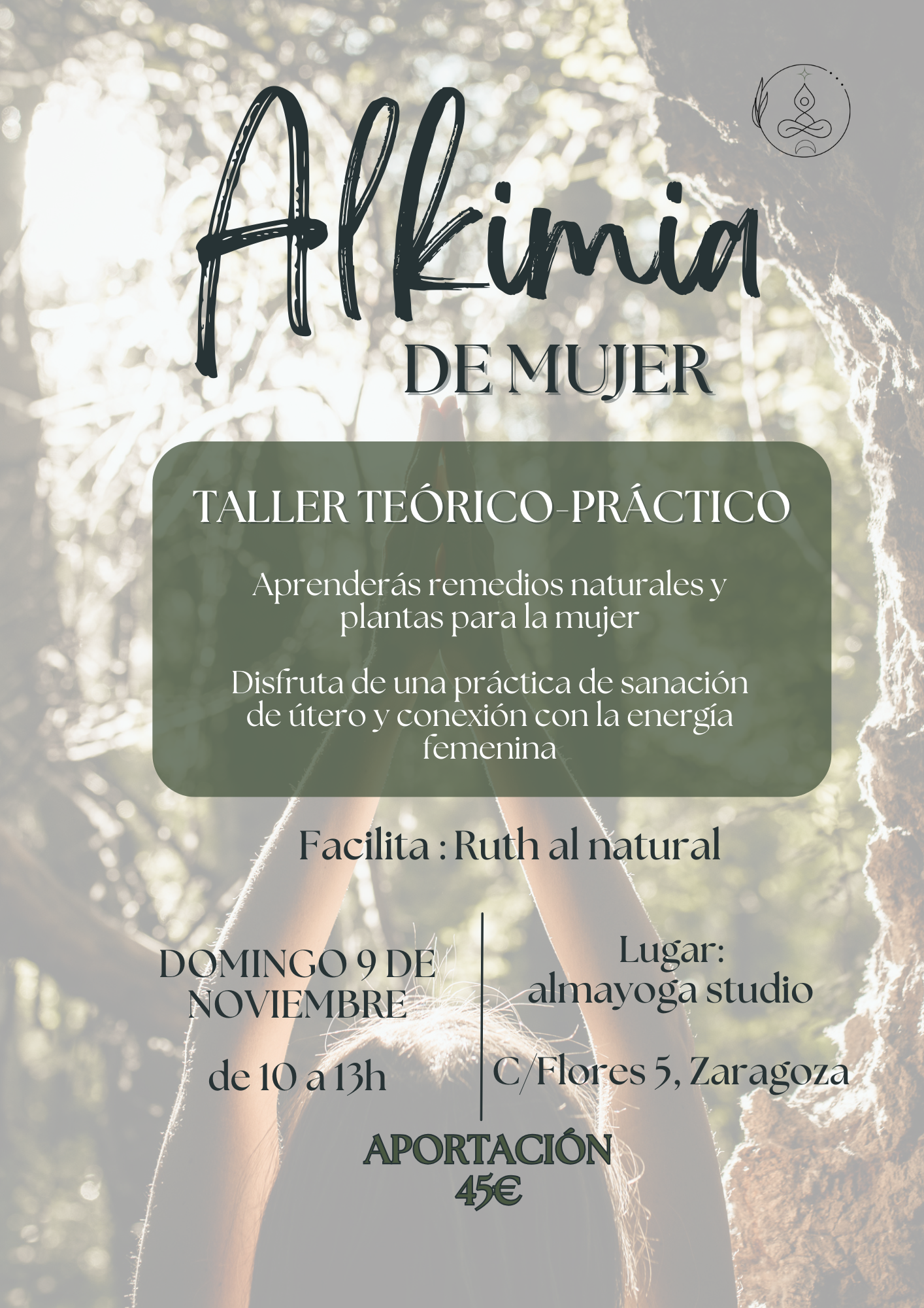 Una mujer embarazada con un vestido blanco sostiene su vientre.