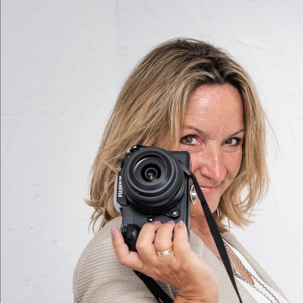 Sabine Olbertz - posierend mit Kamera