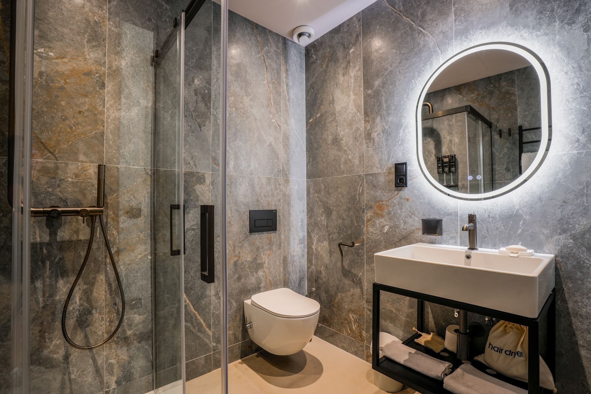 Interiores de los apartamentos SJ7 Aparthotel en Sant Feliu de Guíxols
