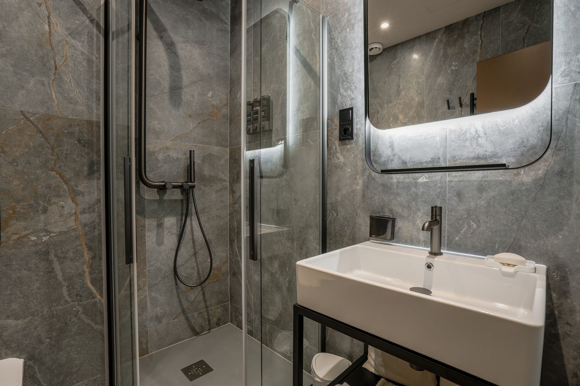 Interiores de los apartamentos SJ7 Aparthotel en Sant Feliu de Guíxols