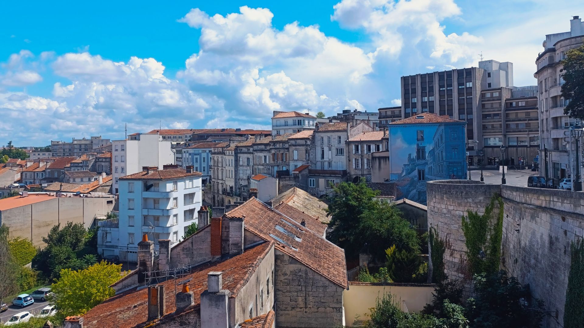La ville d'Angoulême.