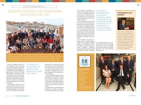 Un grupo de personas posa para una fotografía en una revista.