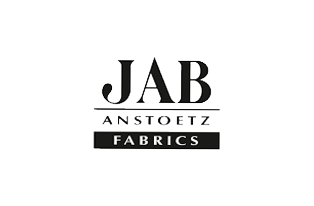 Das Logo von JAB Anstoetz Fabrics zeigt den Text „JAB“ über „ANSTOETZ“ und „FABRICS“ in einem schwarzen Kasten.